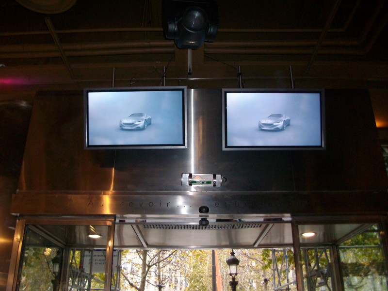 Parigi: Digital Signage per lo showroom della Peugeot