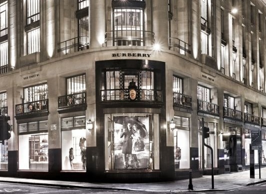 Il flagship store Burberry impreziosisce il centro di Londra